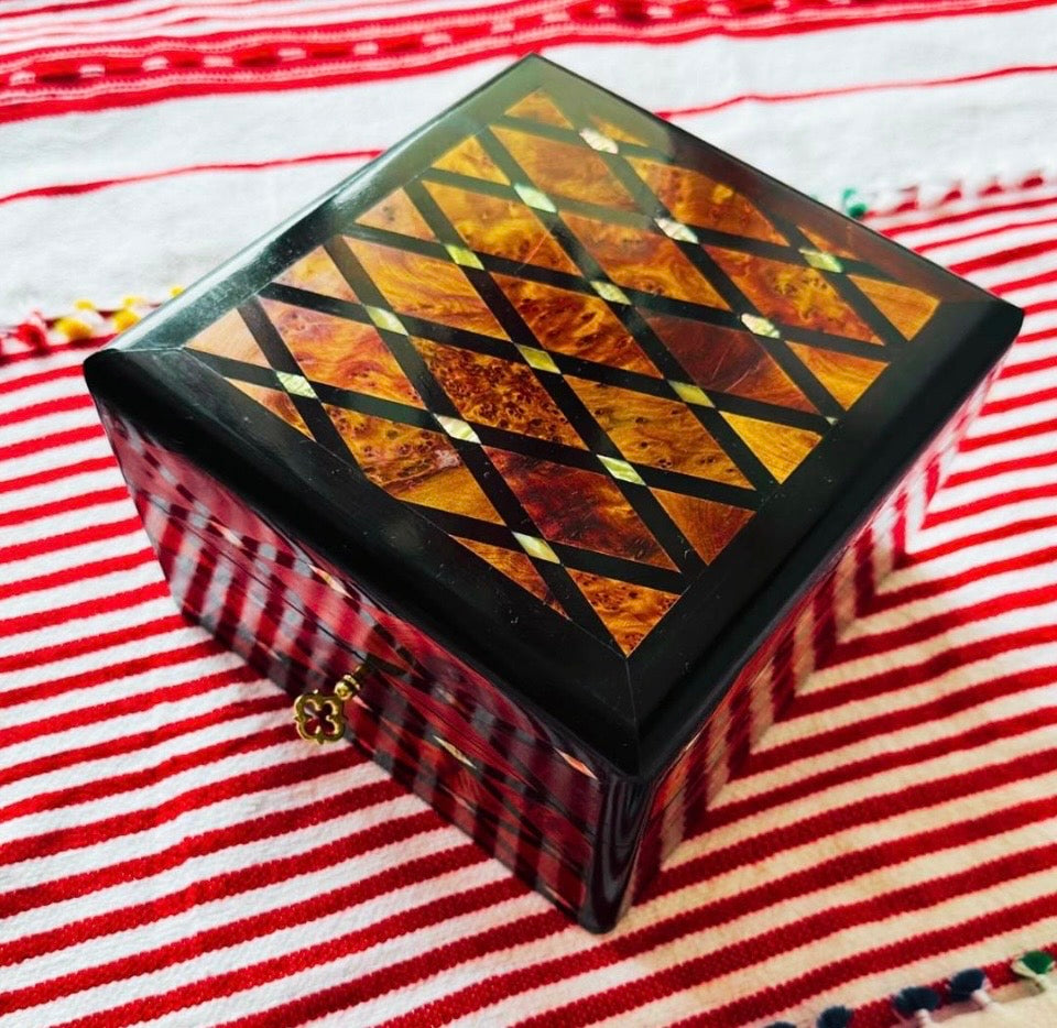Marokkanische Schmuckbox aus Thuya Holz Handgemacht  Schloss & 2 Schlüssel