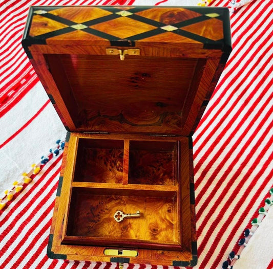 Marokkanische Schmuckbox aus Thuya Holz Handgemacht  Schloss & 2 Schlüssel
