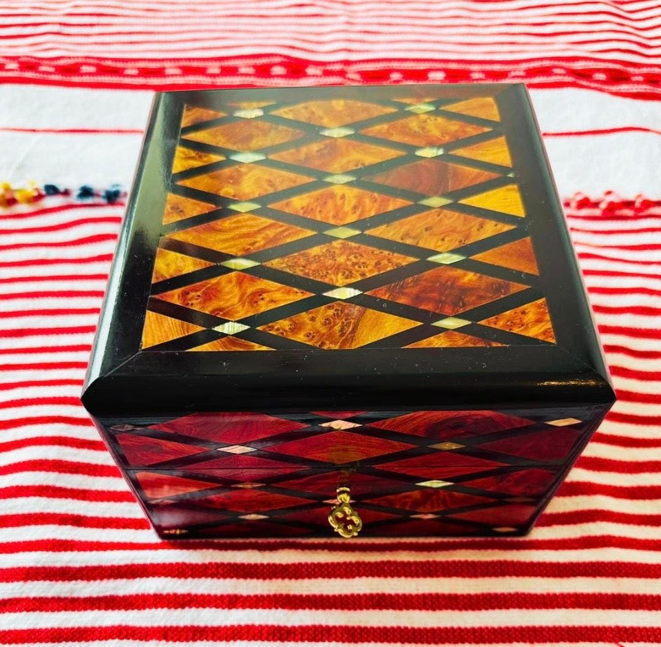 Marokkanische Schmuckbox aus Thuya Holz Handgemacht  Schloss & 2 Schlüssel